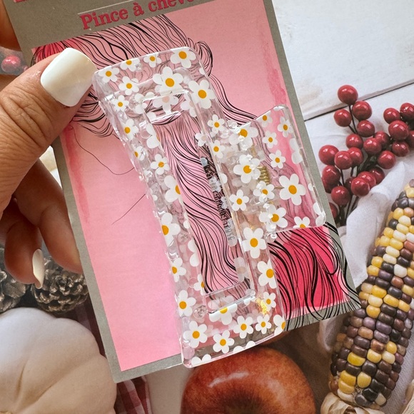 Hair Claw Clip White Yellow Floral Hair Clip - Picture 1 of 4